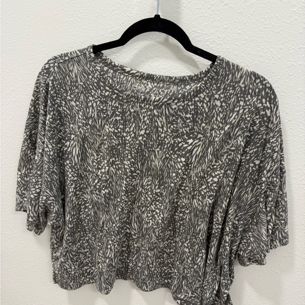 Old Navy Active Go-Dry Cropped Tee – Size L